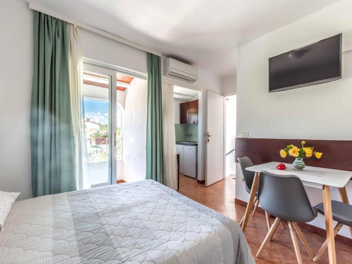 Apartments Radan Porec Bagian luar foto